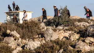 مستعمرون يعتدون على آبار مياه عين سامية شمال شرق رام الله مستعمرون يعتدون على آبار مياه عين سامية شمال شرق رام الله